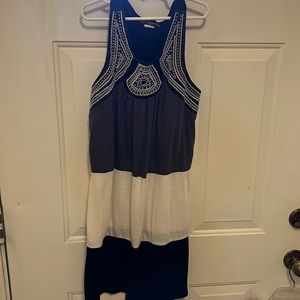 Black and white loose fitting sleeveless top